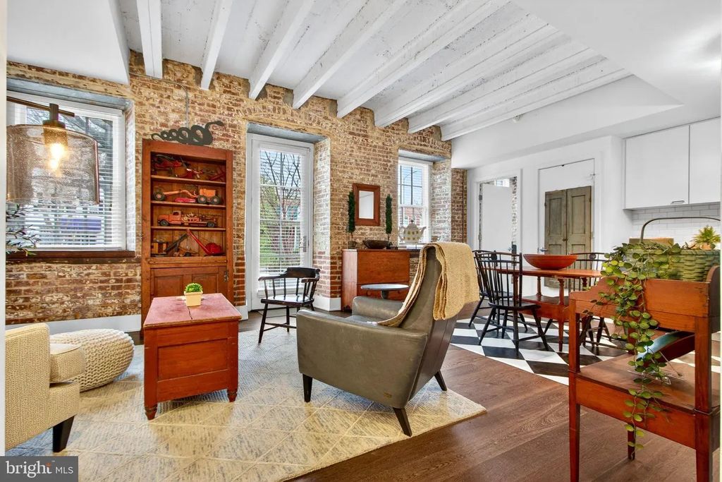 515 N Washington Street 105, Alexandrua