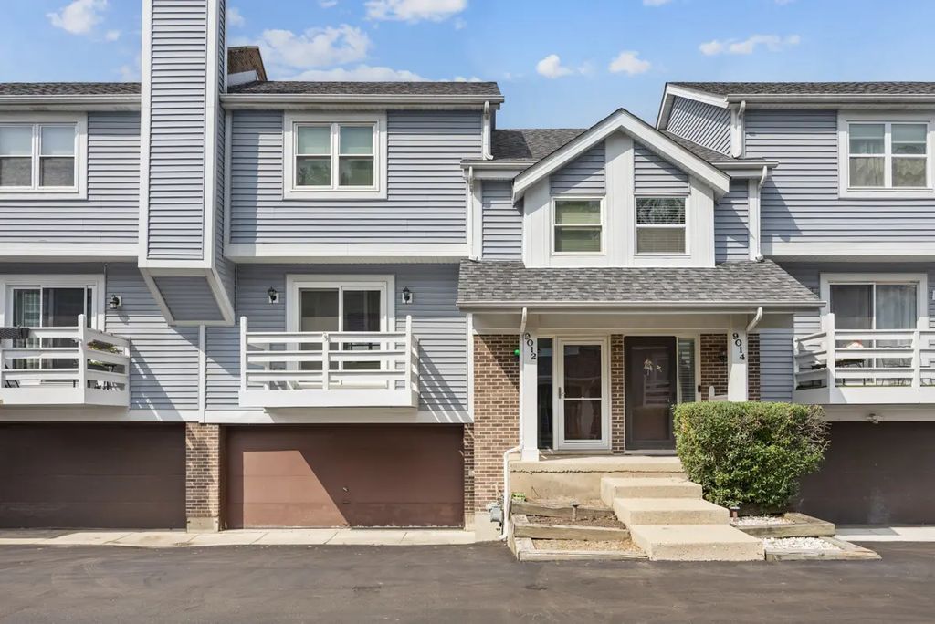 9012 Abbey Lane Lane 9012, Des Plaines