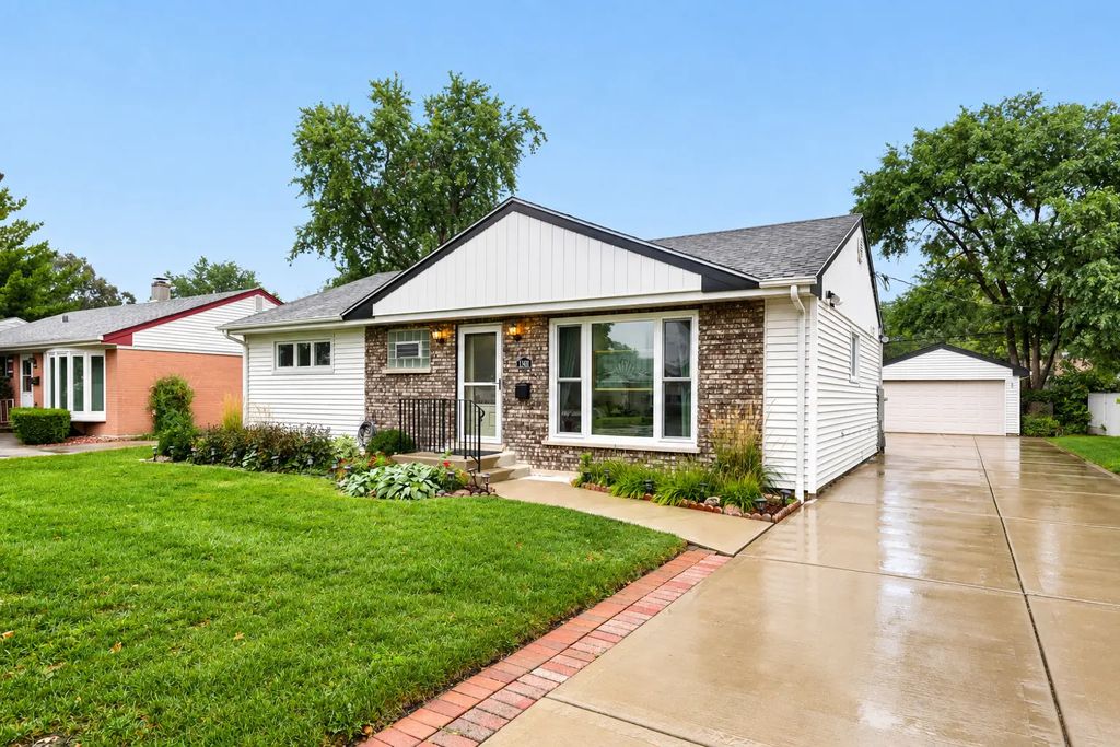 1301 S 2nd Avenue, Des Plaines