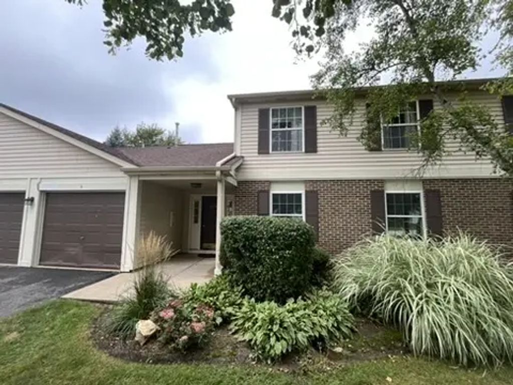 215 Brett Circle C, Wauconda