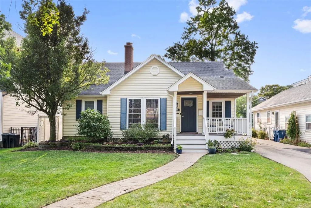 208 N Willow Road, Elmhurst