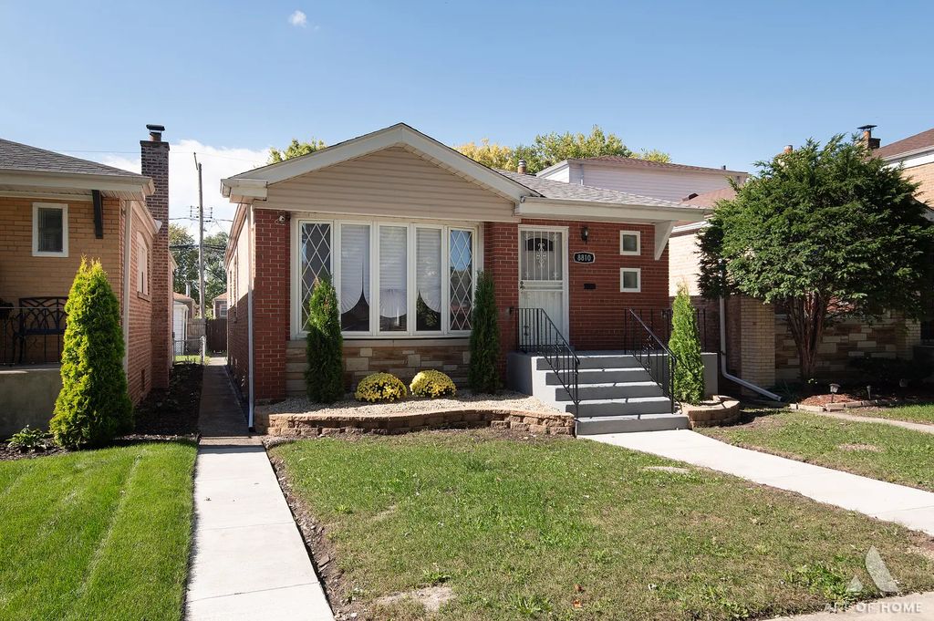 8810 S Euclid Avenue, Chicago