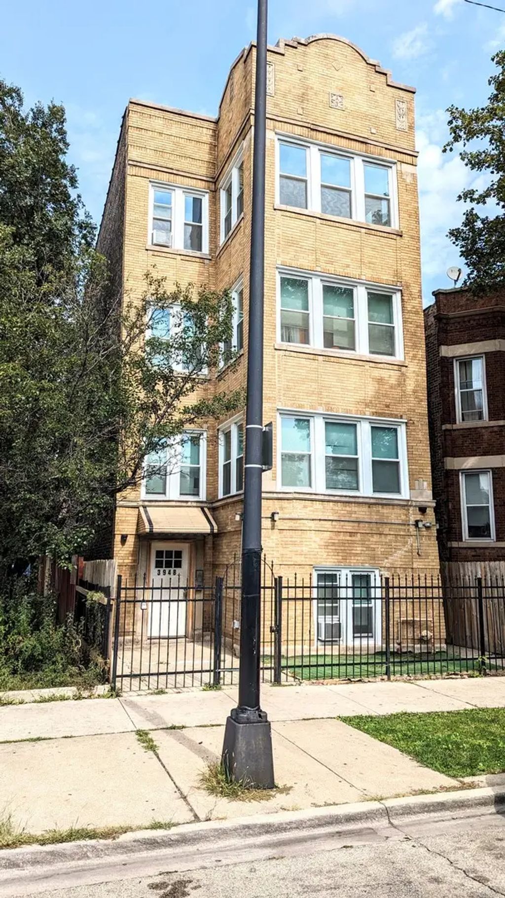 3948 W Congress Parkway 3r, Chicago