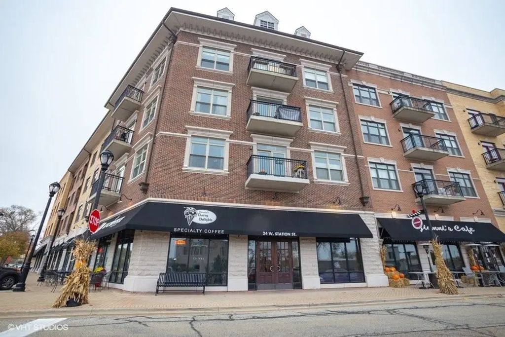 24 W Station Street 413w, Palatine