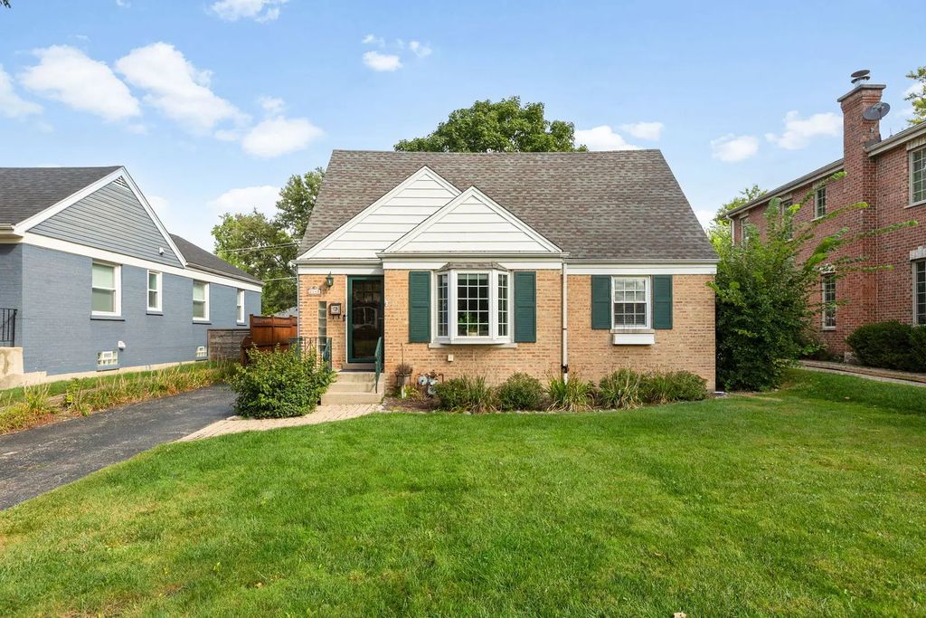 2140 Walnut Court, Glenview