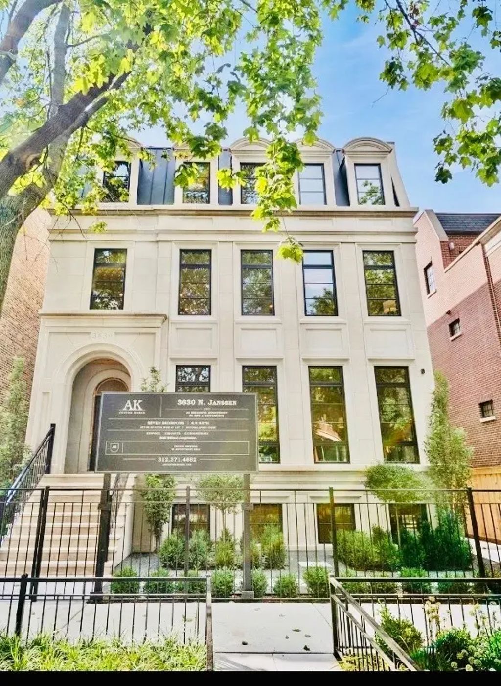 3630 N Janssen Street, Chicago