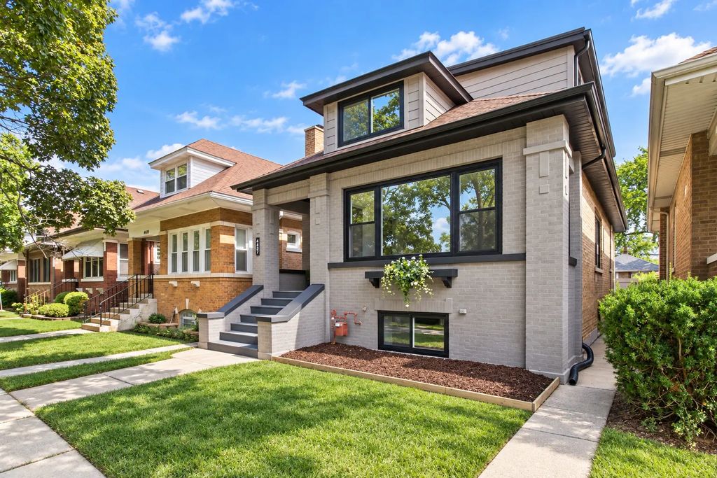4437 N Marmora Avenue, Chicago