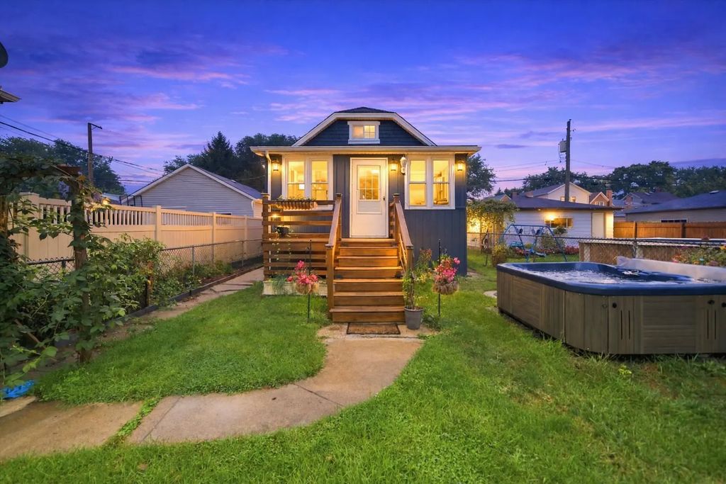 3816 N Odell Avenue, Chicago