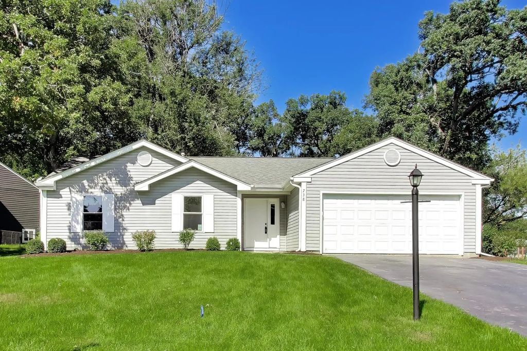 738 Dartmouth Drive, Island Lake