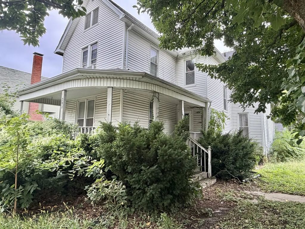 203 W Locust Street, Canton