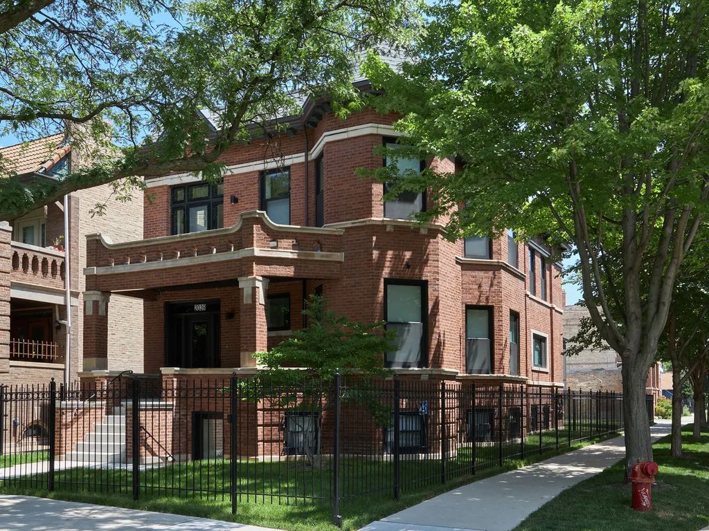 2039 N Humboldt Boulevard, Chicago