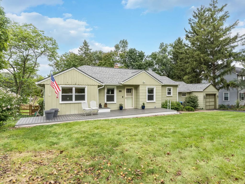 4605 Schwartz Avenue, Lisle