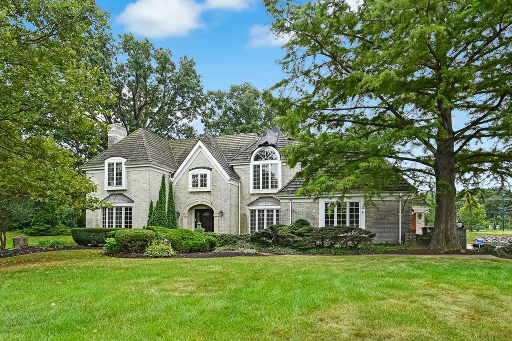 1711 Midwest Club Parkway, Oak Brook
