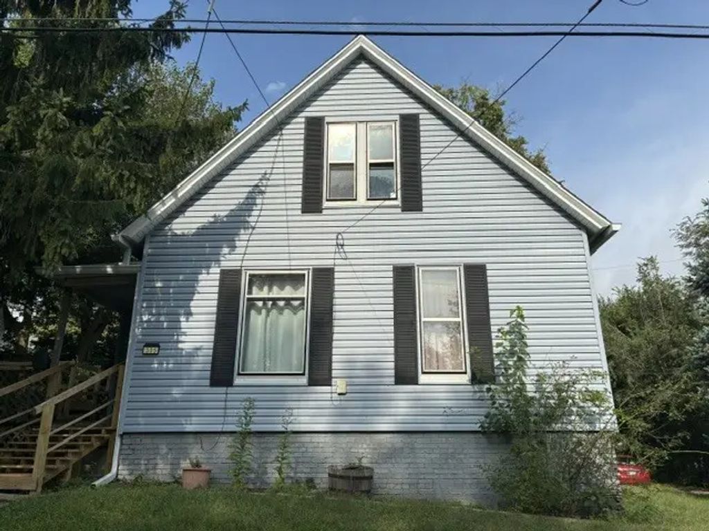 305 S Lumber Street, Bloomington