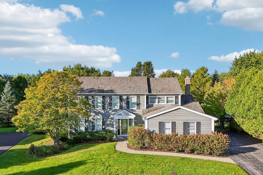 17945 W Pond Ridge Circle, Gurnee