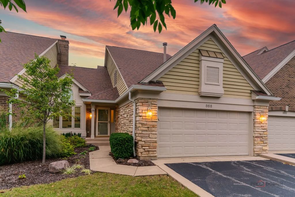 868 Island Court, Deerfield
