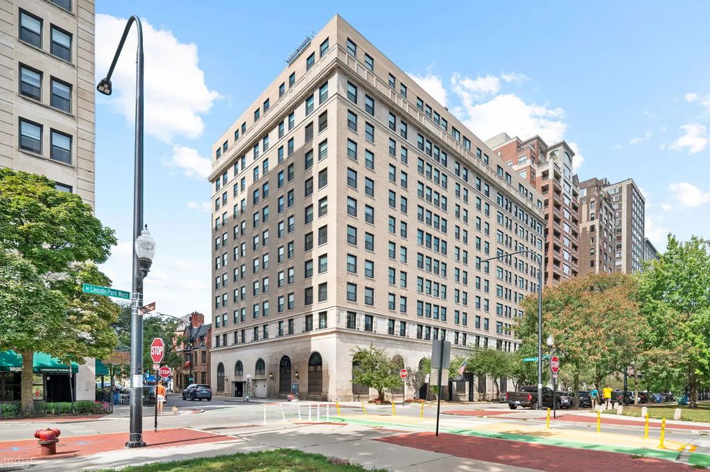 2100 N Lincoln Park West 3es, Chicago