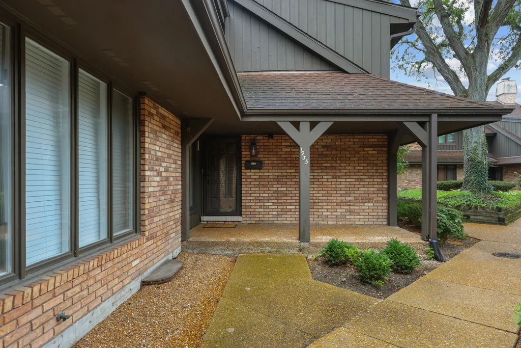 1935 Mission Hills Lane, Northbrook