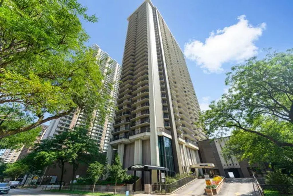 6007 N Sheridan Road 18f, Chicago, 60660