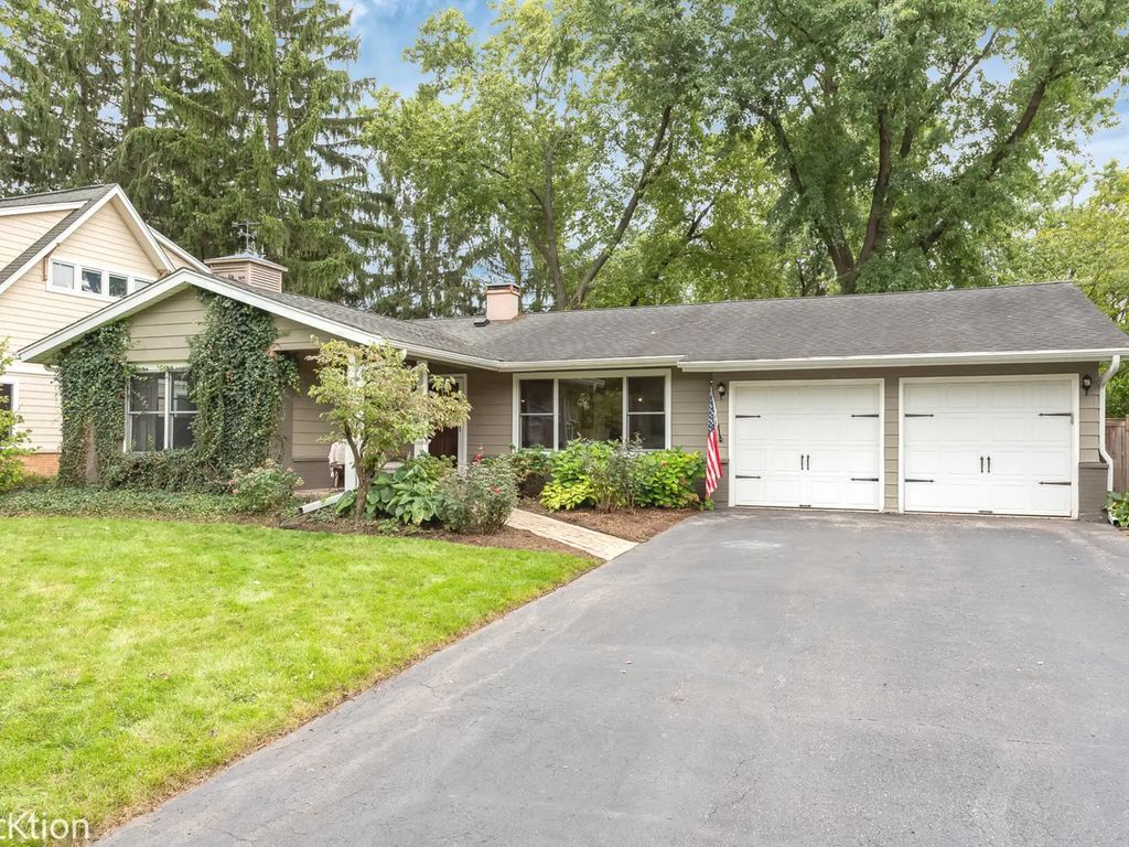 6630 Blackstone Drive, Downers Grove