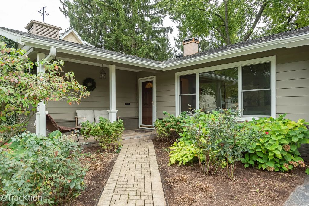 6630 Blackstone Drive, Downers Grove