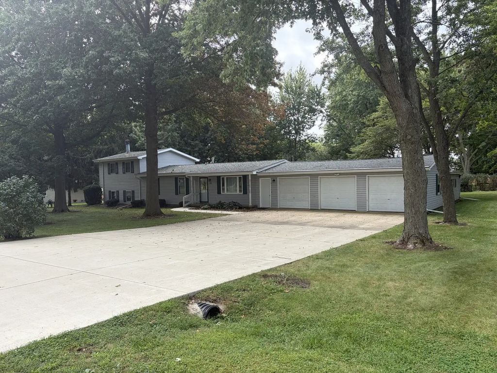 10083 Elizabeth Road, Bloomington
