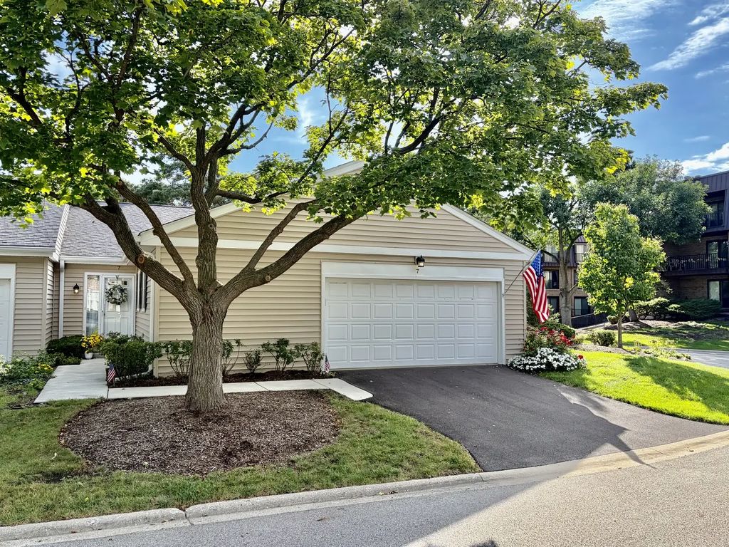 7 The Court Of Greenway, Northbrook
