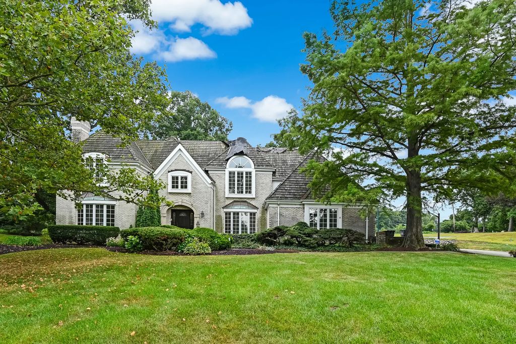 1711 Midwest Club Parkway, Oak Brook