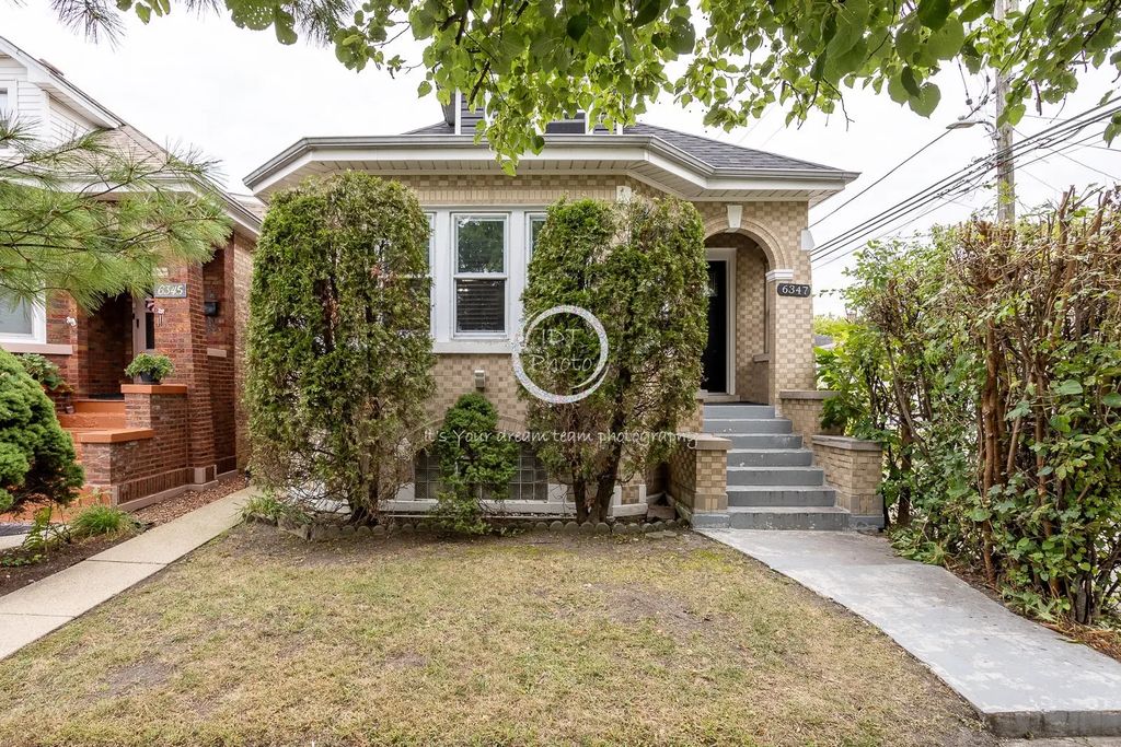 6347 W Henderson Street, Chicago
