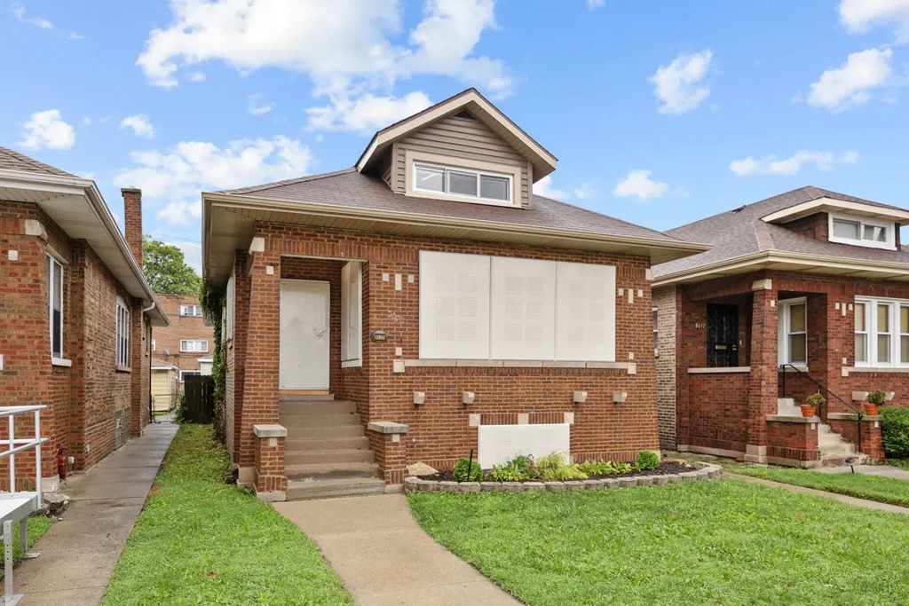 8035 S Oglesby Avenue, Chicago