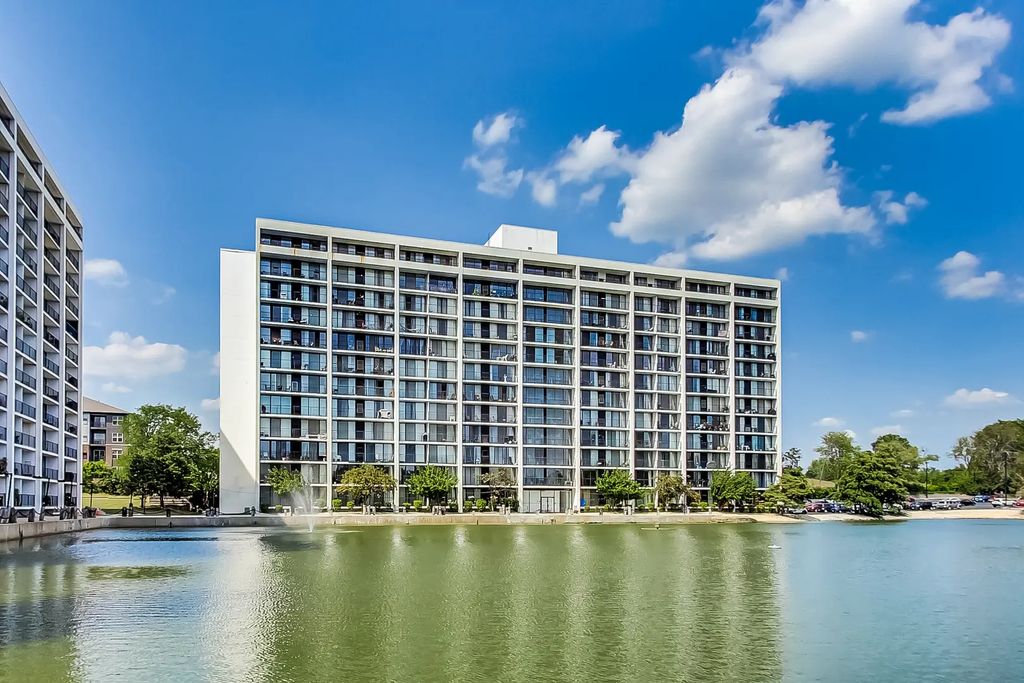 2015 S Finley Road 310, Lombard
