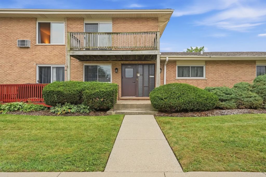791 W Kathleen Drive B, Des Plaines