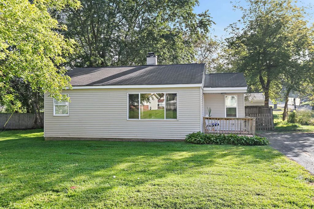 710 W Pheasant Trail, McHenry