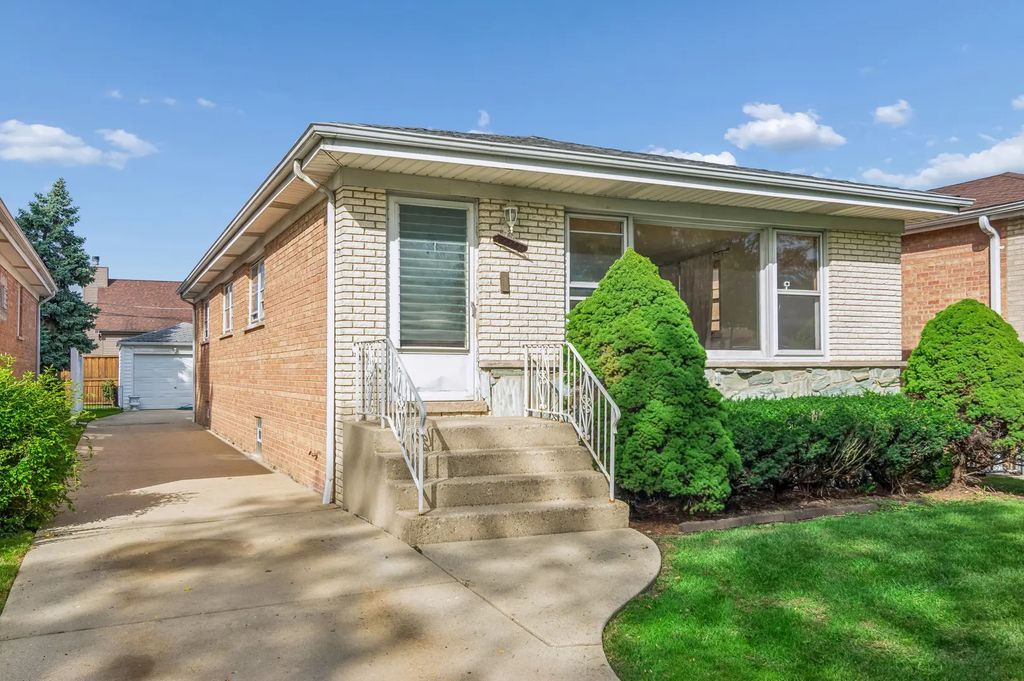 5818 N Linder Avenue, Chicago