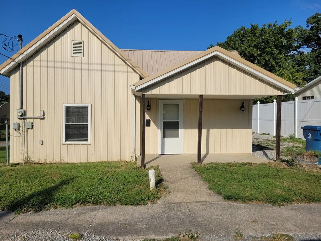 300 N Virginia Street, Mcleansboro