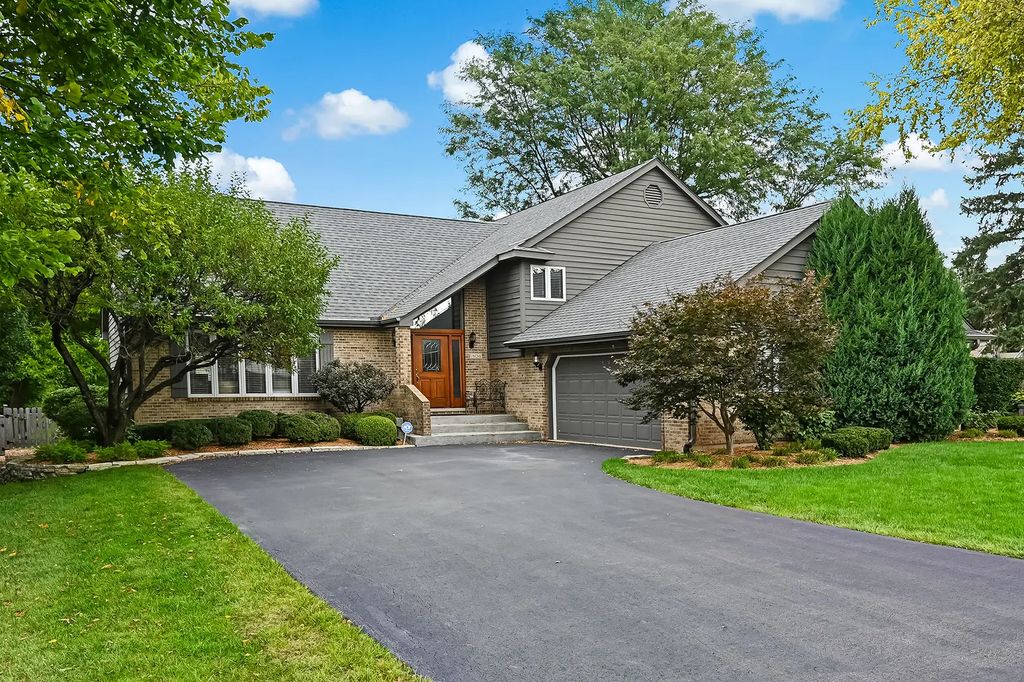 1804 Woodview Court, Darien