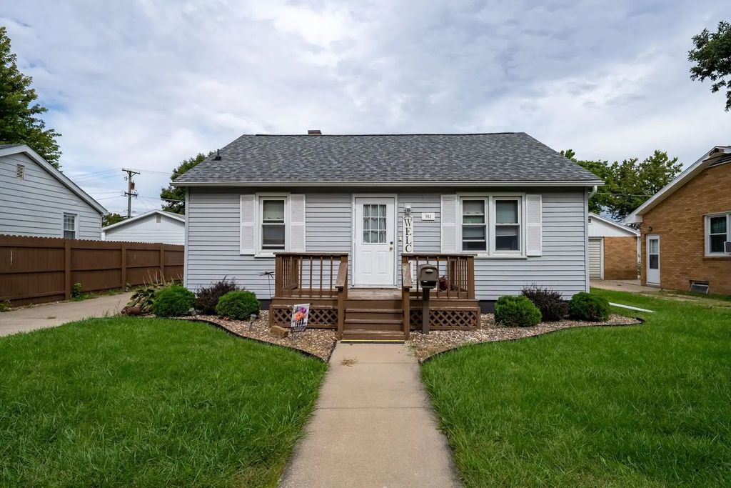 911 W Madison Street, Pontiac