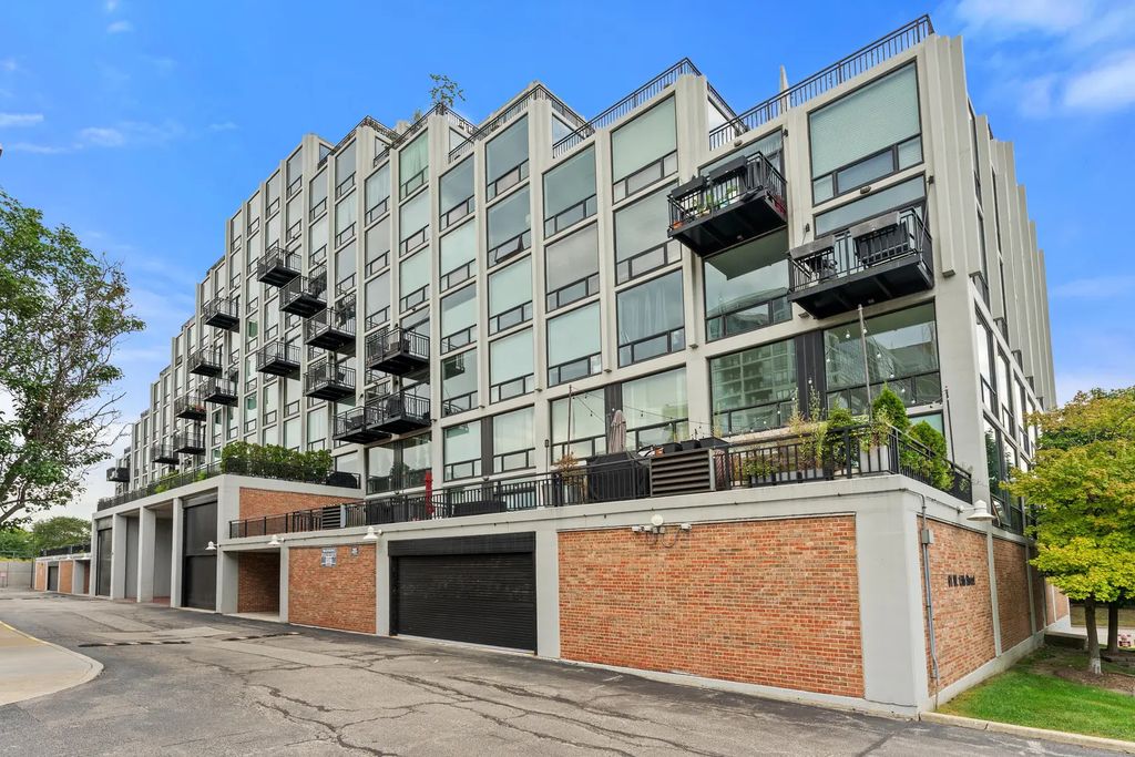 61 W 15th Street 706, Chicago
