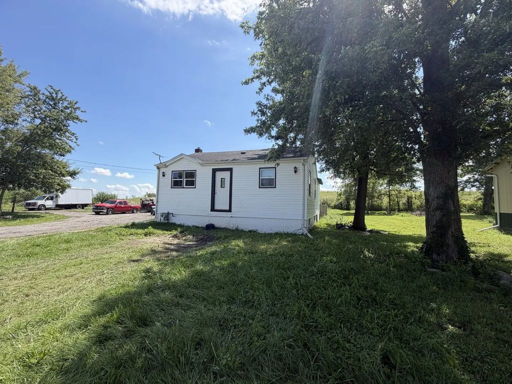 1061 W Goodenow Road, Beecher