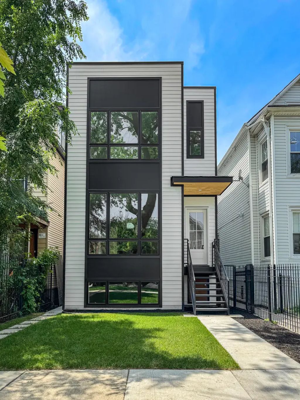 1728 N Sawyer Avenue, Chicago