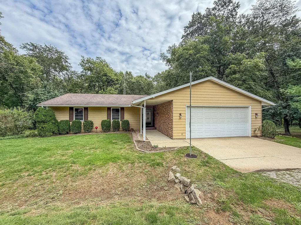 512 County Road 2490, Mahomet