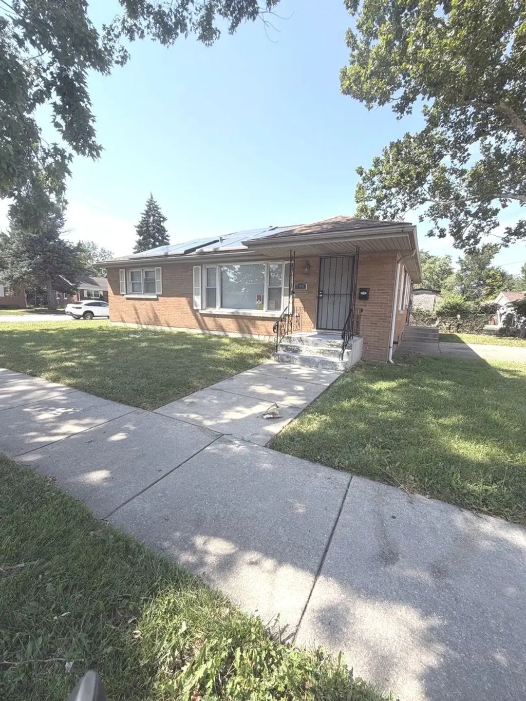 796 E 163rd Street, South Holland