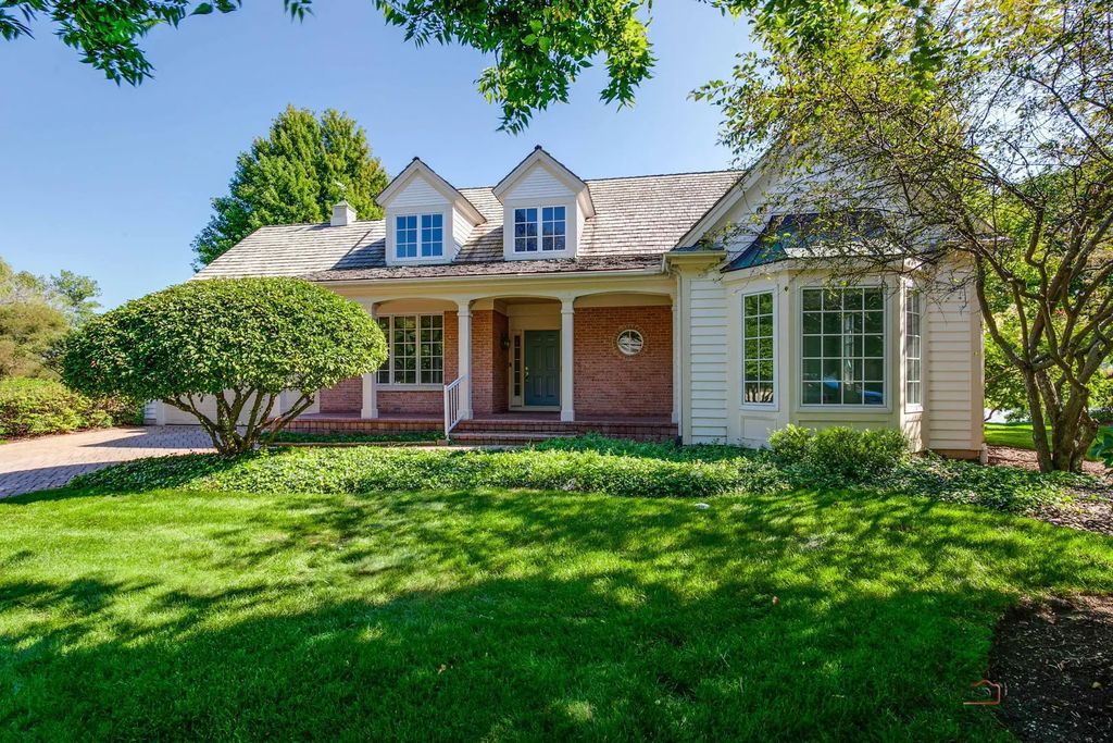 707 S Windsor Court, Lake Forest