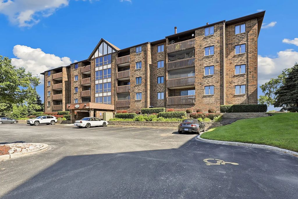 10420 Circle Drive 24b, Oak Lawn