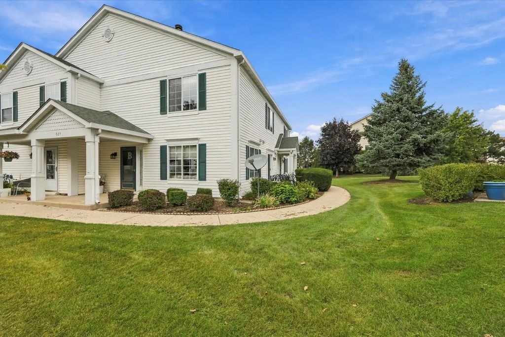 689 Fieldcrest Drive B, South Elgin