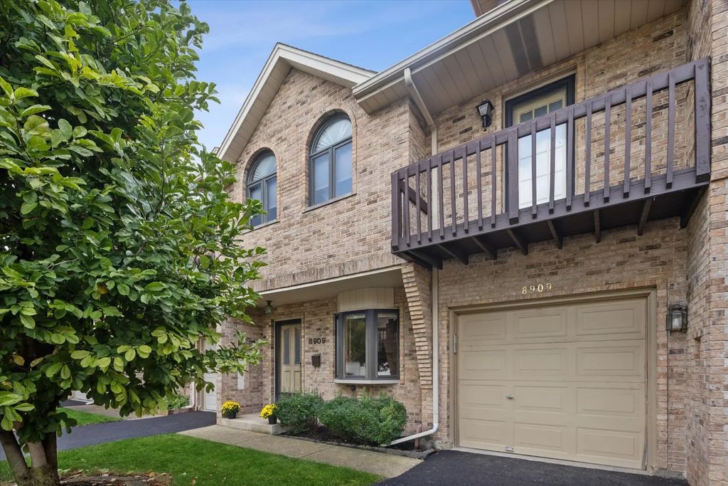 8909 Village Square Lane, Brookfield