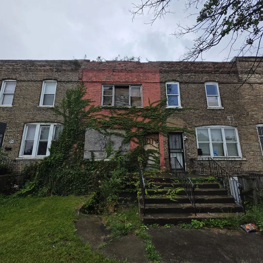 10740 S Langley Avenue, Chicago