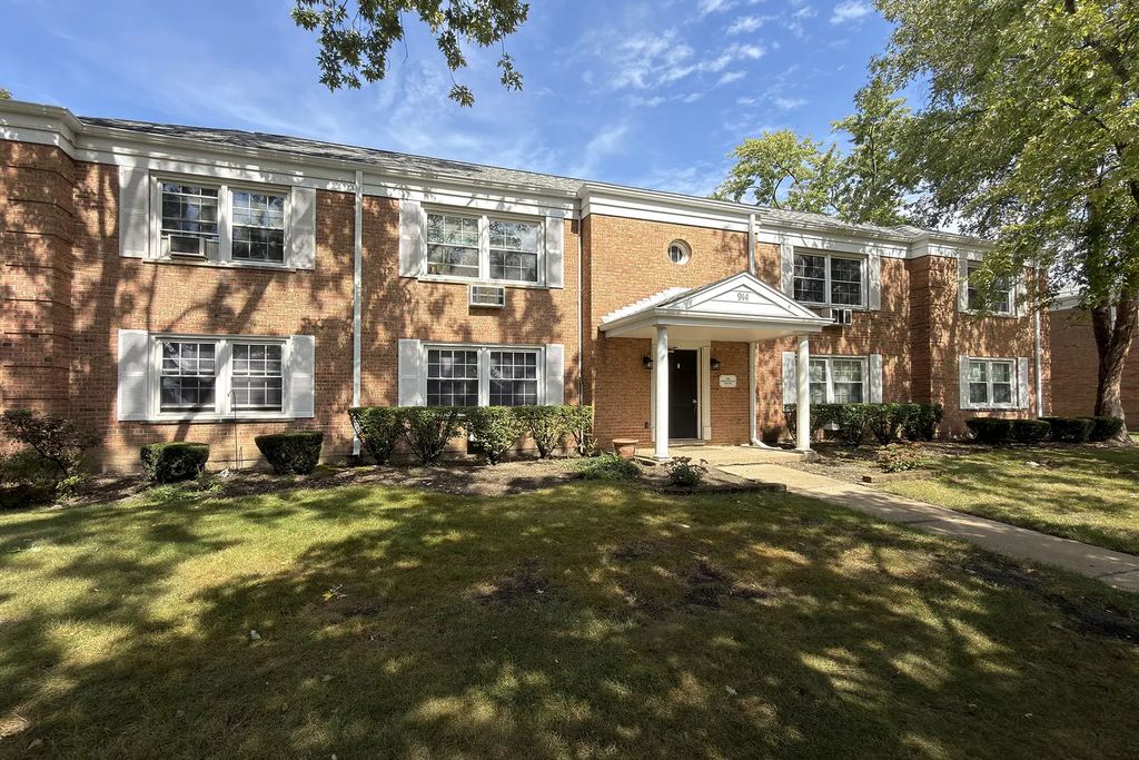914 W St. James Street 1, Arlington Heights