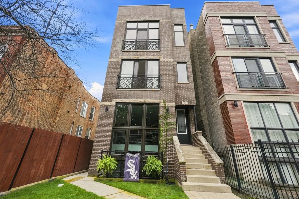 2521 W Flournoy Street, Chicago