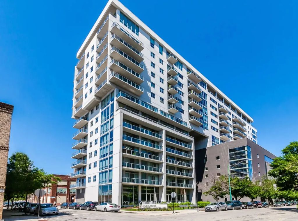 910 W Huron Street 802, Chicago